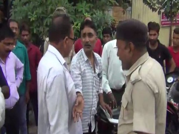 A scuffle broke out between an advocate and DTO in Muzaffarpur on Thursday. Photo/ANI