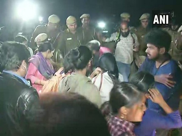Police removed Jawaharlal Nehru University (JNU) students protesting near Safdarjung Tomb in New Delhi on Monday (Photo/ANI)