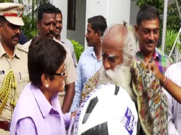 Lieutenant Governor Kiran Bedi felicitated spiritual Guru Jaggi Vasudev on Sunday in Puducherry. Photo/ANI