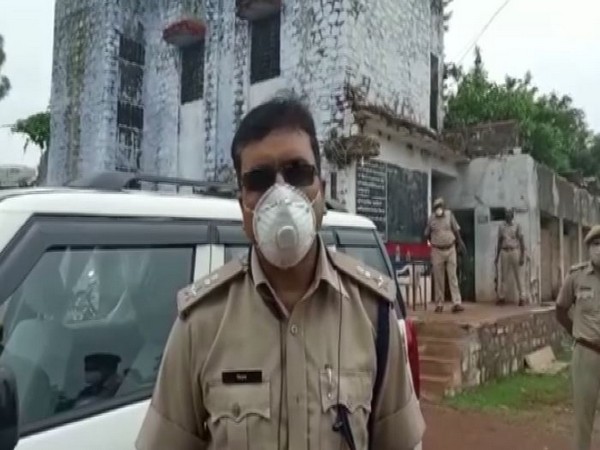 Police Officer Hariprasad Rana speaks to media on Thursday [Photo/ANI]