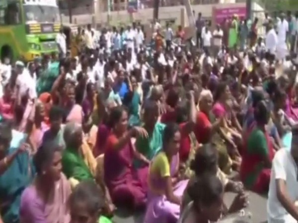 Protest outside GRH in Madurai 