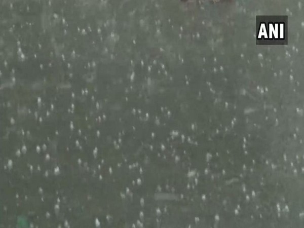 Rain and hailstorm in Aurangabad.