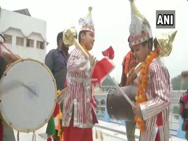 Children dressed up as langurs throng Bada Hanuman Temple in Amritsar, Punjab (Photo/ANI)