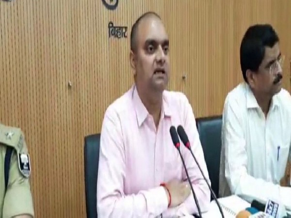 District Magistrate (DM), Alok Ranjan informing about the incident during a press conference  (Photo/ANI)