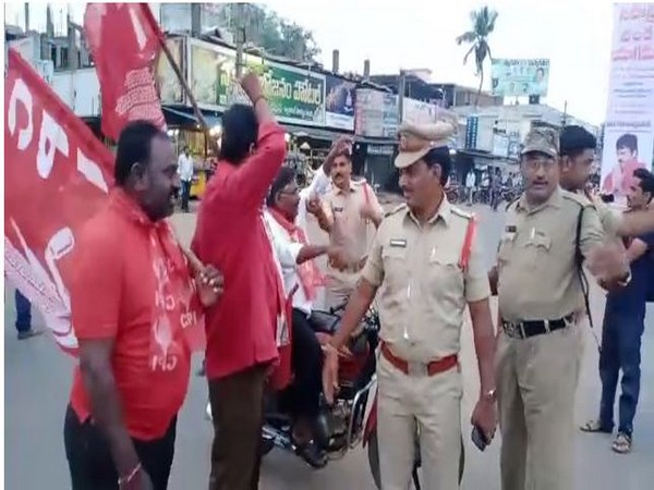 CPI extended its support to the TSRTC employees in their strike against the state government on Sunday in Khammam. Photo/ANI