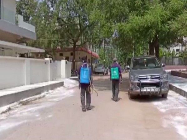 Greater Hyderabad Municipal Corporation sprayed disinfectant in Hyderabad's Ravi colony (Photo/ANI)