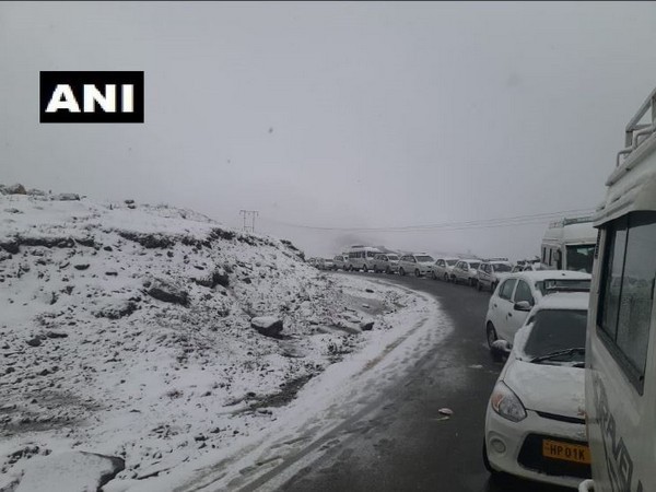 The Rohtang region in Kullu district has received nearly 6 inches of fresh snowfall on Sunday. Photo/ANI