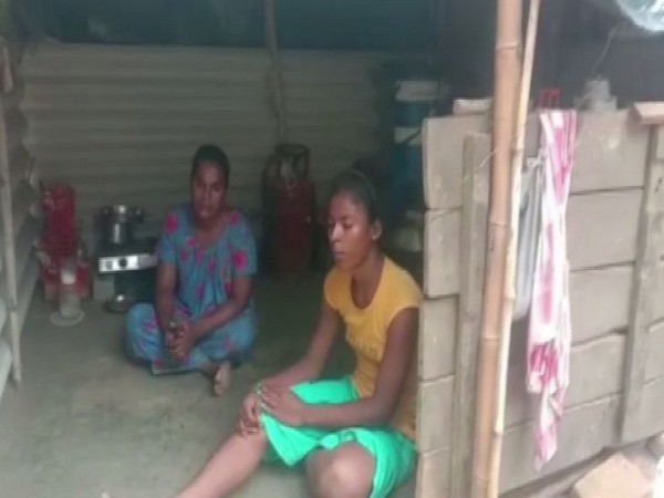 Members of transgender community in Odisha's Bhadrak (Photo/ANI)