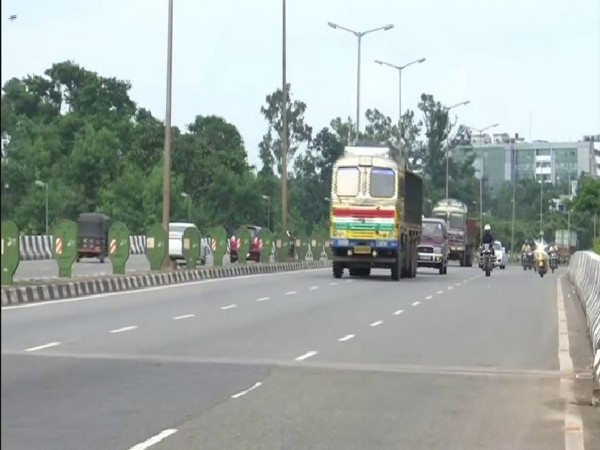 The increase in fines under the Motor Vehicle Act has led to fewer vehicles plying on the roads in Bhubaneswar. Photo/ANI