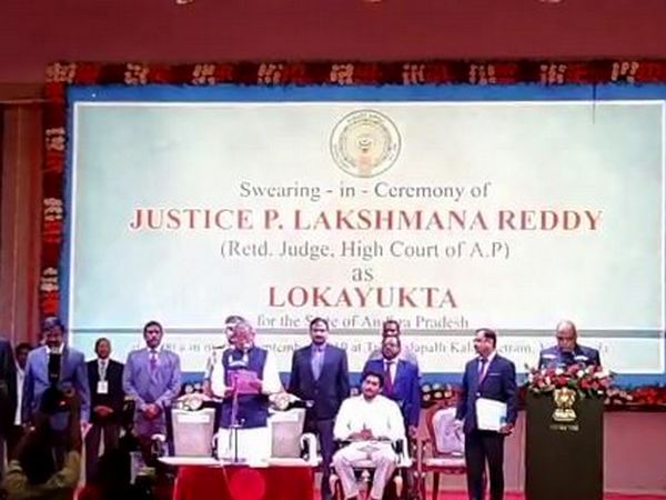 Justice P Lakshman Reddy  taking oath as the Lokayukta in Vijaywada on Sunday. Photo/ANI