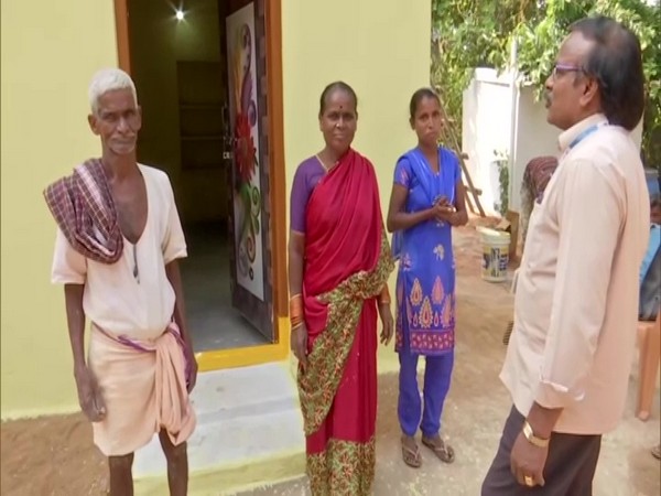 Pyaram Chandrayya with his wife Lakshmi, his daughter and aghu Arikapudi, President of Winners Foundation. (Photo/ANI)
