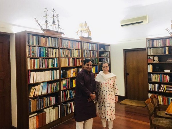 Former Union Minister Shakeel Ahmed met Congress interim President Sonia Gandhi on Thursday. (Photo/ANI)