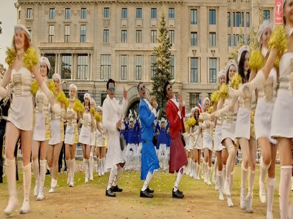 Akshay Kumar, Bobby Deol, Riteish Deshmukh in 'Ek chumma'