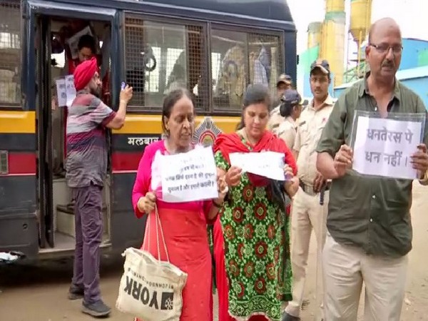 Some PMC bank depositors were detained for protesting outside Chief Minister's residence in Mumbai on Friday; they were later released. Photo/ANI