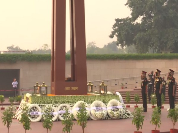 CDS General Bipin Rawat, Army chief General Manoj Mukund Naravane paid tribute at National War Memorial on Tuesday. (Photo/ANI)