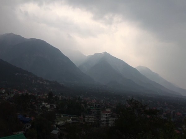 As per the weather forecast, there will be rain and snowfall for the next two days in Shimla, Kullu, Kinnaur, Kangra, and Chamba districts (Photo: ANI)