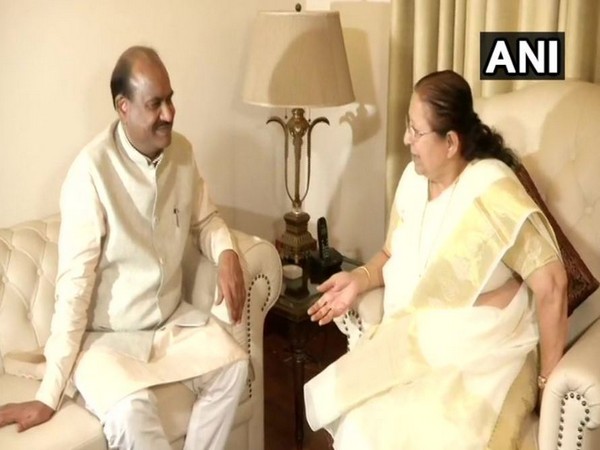 Om Prakash Birla met outgoing LS Speaker Sumitra Mahajan in New Delhi on Tuesday. Photo/ANI