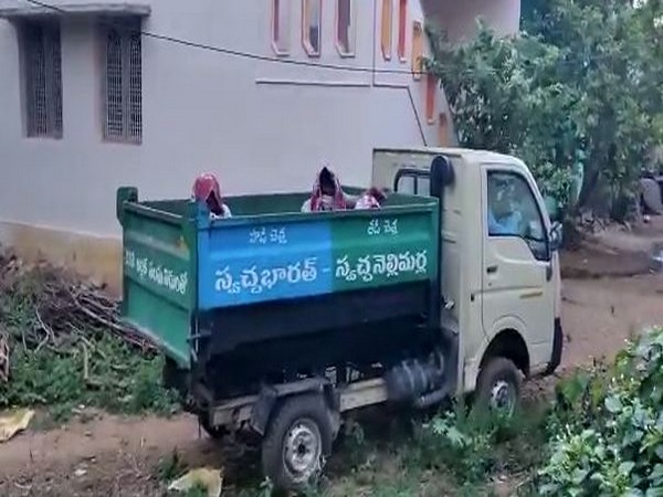COVID-19 patients allegedly been taken to the hospital in a garbage truck in Andhra Pradesh's Vizianagaram (Photo/ANI)