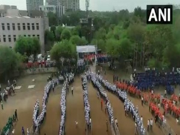 Saplings distributed among 20,000 students at SPPU in Pune