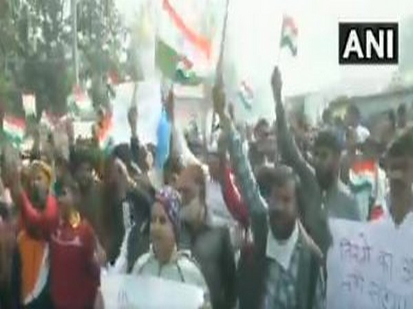 People raising slogans at Singhu border. (Photo/ANI)