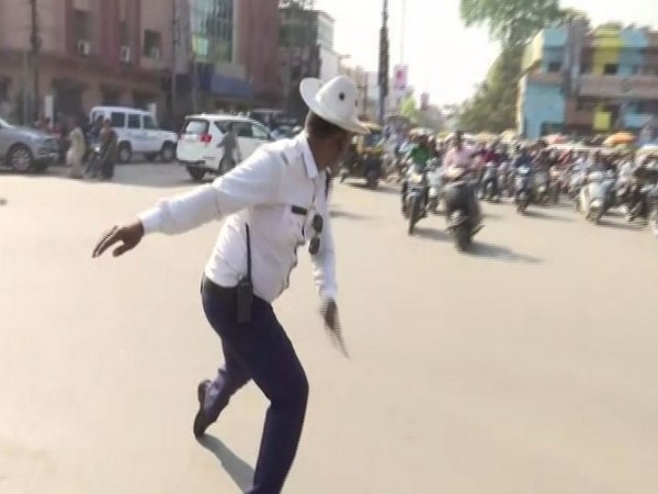 Mohammed Mohsin Sheikh exhibiting a dance step while managing traffic at an intersection (Photo/ANI)