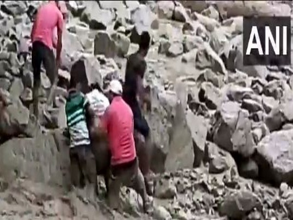 Supporters and workers rescue the MLA, Pithorgarh