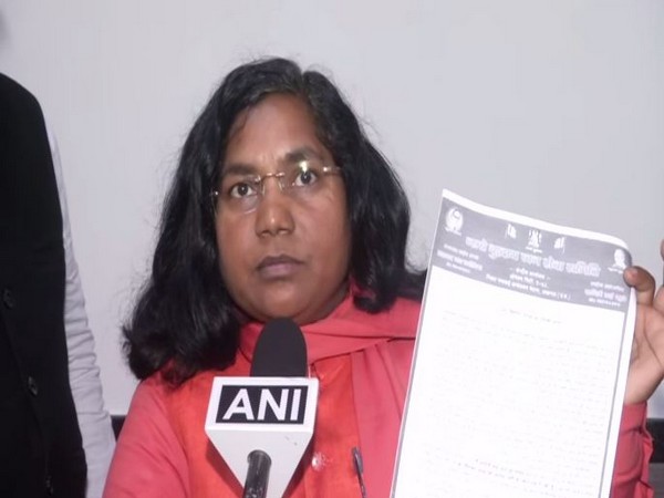 Savitri Bai Phule showing her resignation letter on Thursday (Photo/ANI)