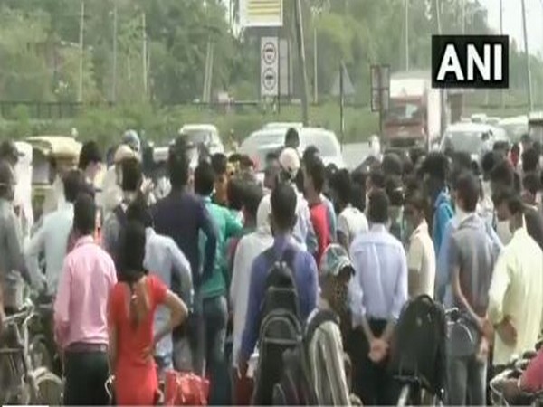 Gurugram-Delhi border on Friday morning. [Photo/ANI]