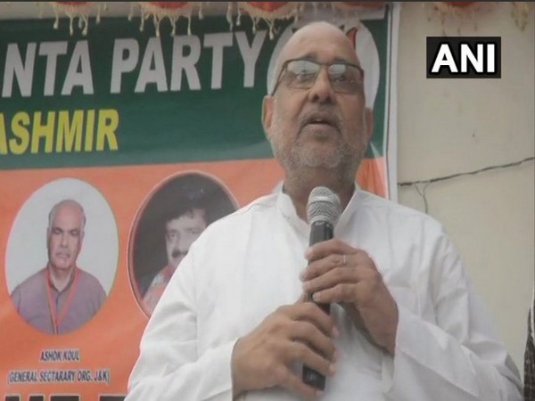 BJP National Vice President Avinash Rai Khanna met village headmen in Srinagar on Wednesday. Photo/ANI