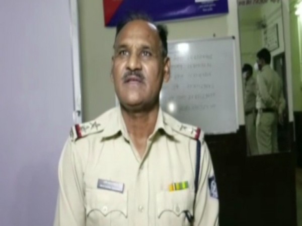 Devi Dayal Baghel, Sub Inspector, Tukoganj PS, Indore speaking to ANI