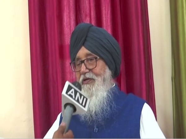 Shiromani Akali Dal chief Parkash Singh Badal speaks to ANI in Varanasi on Friday