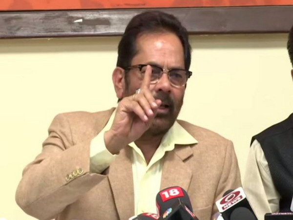 Union Minister of Minority Affairs Mukhtar Abbas Naqvi addressing media persons in Mumbai (Photo/ANI)