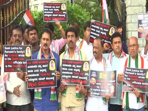 Congress workers staging protest over G Parameshwara’s PA suicide in Bengaluru on Sunday. Photo/ANI