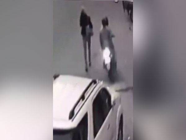 Two bike-borne robbers snatched a woman journalist's cellphone from South-East Delhi's Okhla area. (Photo/CCTV Footage)