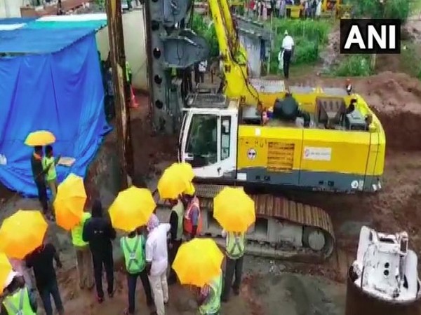 Rescue operation being carried out near the borewell in Nadukattupatti to rescue the trapped toddler (Photo/ANI)