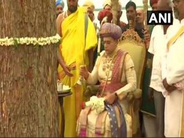 King of Mysuru, Yaduveer Krishnadatta Chamaraja Wadiyar offered prayers to Shami tree at Mysuru Palace on Tuesday. Photo/ANI