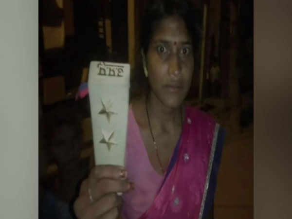 A woman allegedly misbehaved and tore off a policeman's uniform in Banda, Uttar Pradesh (Photo/ANI)