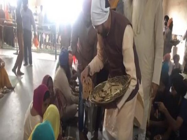 A still from the video posted by Javadekar where he was seen serving Langar on Friday in Kapurthala.