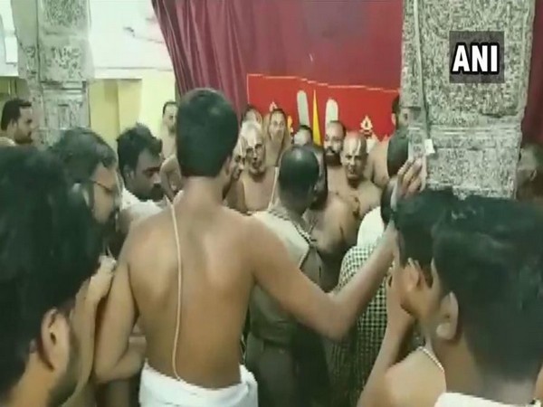 Police intervened as a clash broke out at Varadharaja Perumal Temple (Photo/ANI)