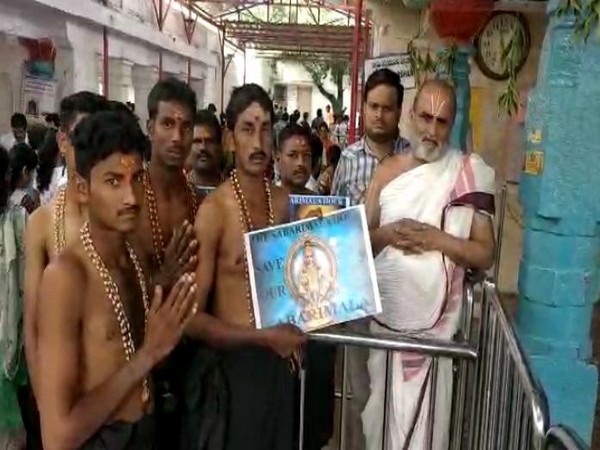 Chilkur Balaji devotees welcomed the Sabarimala judgment by Supreme Court. Photo/ANI