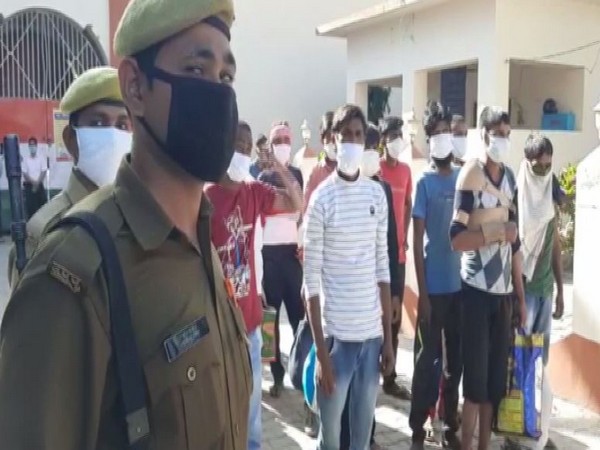 Twenty-eight prisoners were released on Sunday from Aligarh Jail for 8 weeks. Photo/ANI