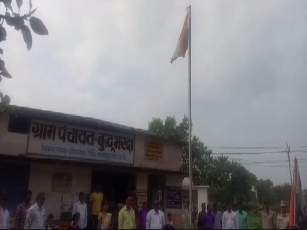 Villagers of Chhattisgarh's Budh Bardha village unfurling the national flag on the Independence Day. Photo/ANI