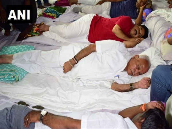 BS Yeddyurappa with other BJP leaders during dharna in Bangalore 