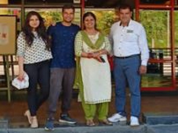 Flight Lieutenant Ashish Tanwar with his family. Photo/ANI