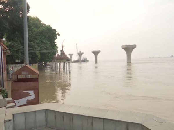 District administration has issued an alert for the low-lying areas as Ganga River is flowing above danger mark in Patna, Bihar. (Photo/ANI)