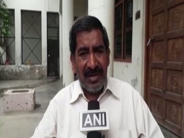 Nand Kishore Lal, truck owner's elder brother, speaking to ANI in Fatehpur on Tuesday. Photo/ANI