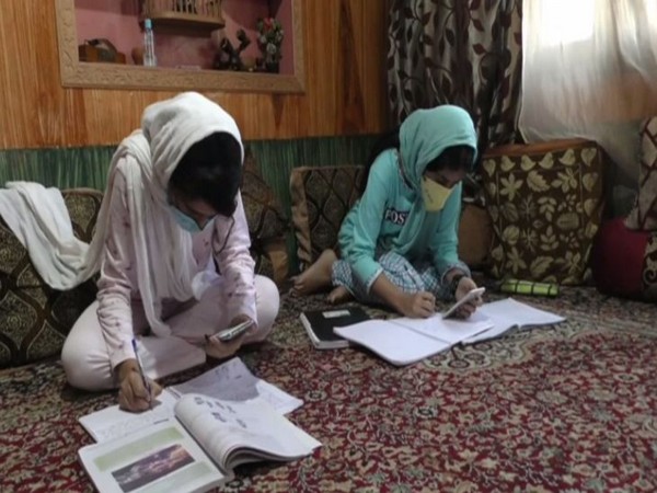 Students taking online classes in Jammu and Kashmir's Baramulla (Photo/ANI)