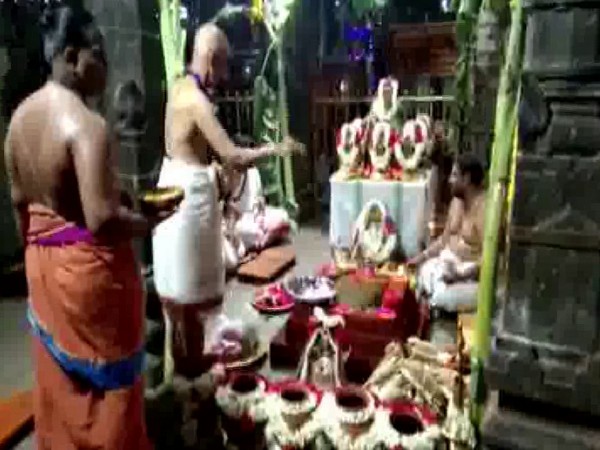 Priests performed 'Varuna Yagam' havan to appease rain god in the premises of Mrityunjaya temple, Chittoor District (Photo/ANI)