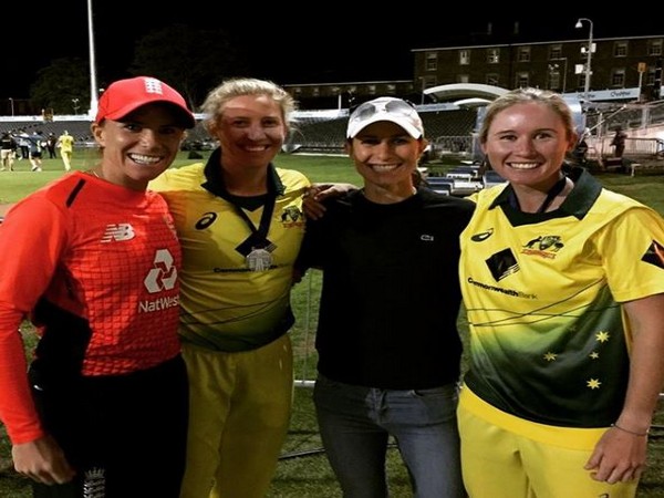 England's Lauren Winfield with Australia's Beth Mooney and Delissa Kimmince (Photo/Lauren Winfield Instagram)
