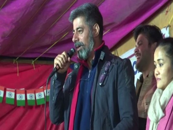 Actor Sushant Singh speaking at a protest at Shaheen Bagh on Saturday evening. Photo/ANI